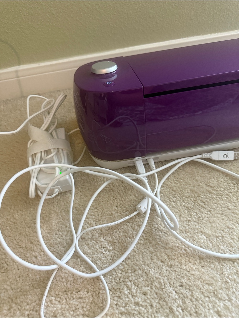 Cricut Explore Air 2 Purple w/powercord - Picture 6 of 6